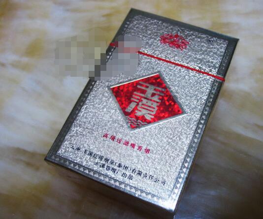 越代龙力香烟一手货源